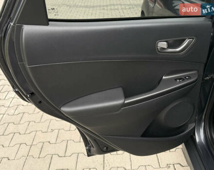 Сірий Хендай Kona, об'ємом двигуна 0 л та пробігом 78 тис. км за 18600 $, фото 18 на Automoto.ua