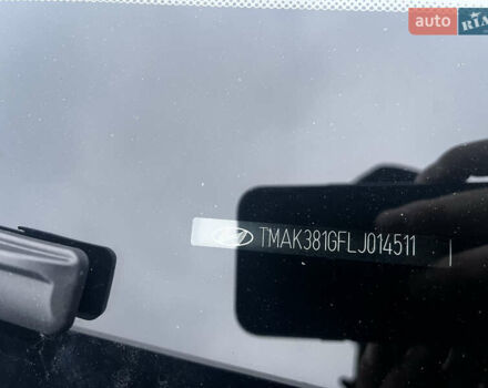 Серый Хендай Kona, объемом двигателя 0 л и пробегом 98 тыс. км за 17700 $, фото 1 на Automoto.ua