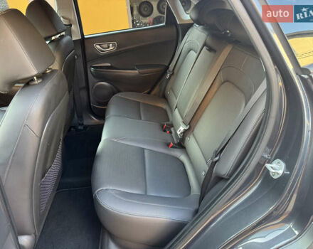 Сірий Хендай Kona, об'ємом двигуна 0 л та пробігом 40 тис. км за 16799 $, фото 17 на Automoto.ua
