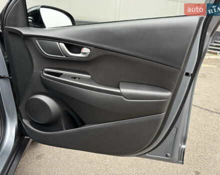 Сірий Хендай Kona, об'ємом двигуна 1.6 л та пробігом 32 тис. км за 18999 $, фото 19 на Automoto.ua