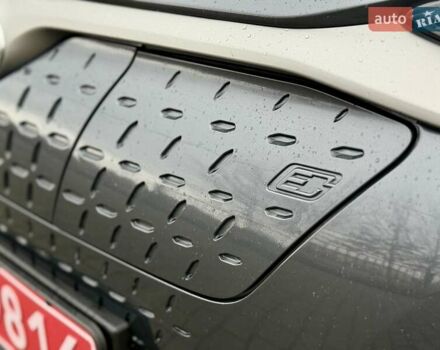 Серый Хендай Kona, объемом двигателя 0 л и пробегом 74 тыс. км за 15250 $, фото 28 на Automoto.ua