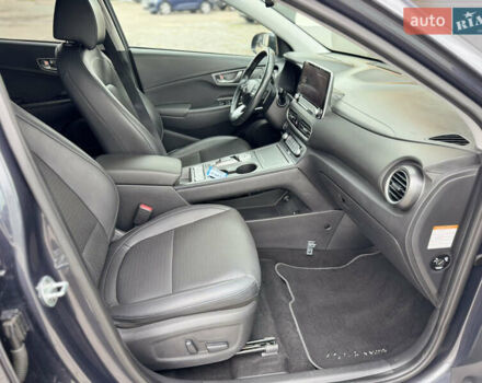 Серый Хендай Kona, объемом двигателя 0 л и пробегом 62 тыс. км за 16900 $, фото 31 на Automoto.ua