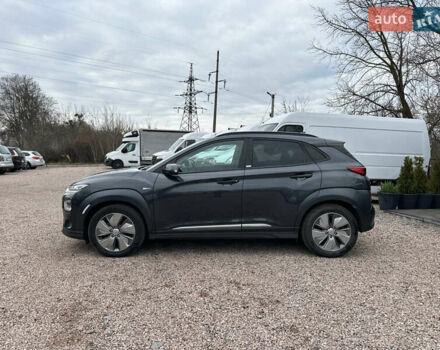 Сірий Хендай Kona, об'ємом двигуна 0 л та пробігом 61 тис. км за 18800 $, фото 5 на Automoto.ua