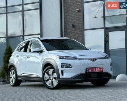 Серый Хендай Kona, объемом двигателя 0 л и пробегом 93 тыс. км за 17970 $, фото 17 на Automoto.ua