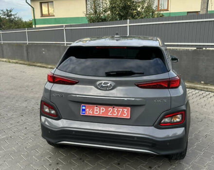 Серый Хендай Kona, объемом двигателя 0 л и пробегом 56 тыс. км за 17900 $, фото 6 на Automoto.ua
