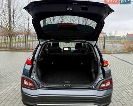 Серый Хендай Kona, объемом двигателя 0 л и пробегом 74 тыс. км за 15250 $, фото 94 на Automoto.ua