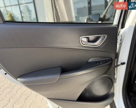 Серый Хендай Kona, объемом двигателя 0 л и пробегом 93 тыс. км за 17970 $, фото 47 на Automoto.ua