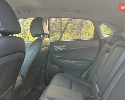 Сірий Хендай Kona, об'ємом двигуна 0 л та пробігом 42 тис. км за 22200 $, фото 17 на Automoto.ua