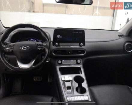 Сірий Хендай Kona, об'ємом двигуна 0 л та пробігом 78 тис. км за 18300 $, фото 2 на Automoto.ua