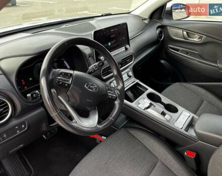 Серый Хендай Kona, объемом двигателя 0 л и пробегом 136 тыс. км за 16700 $, фото 39 на Automoto.ua