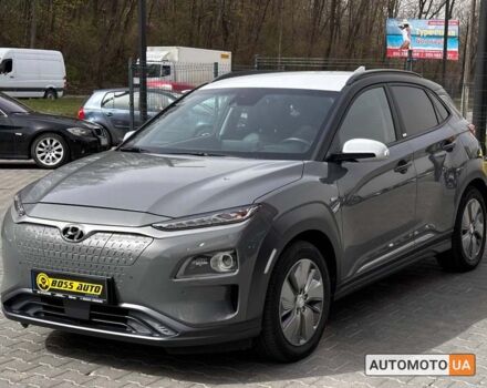 Серый Хендай Kona, объемом двигателя 64 л и пробегом 65 тыс. км за 22500 $, фото 2 на Automoto.ua