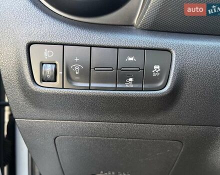 Серый Хендай Kona, объемом двигателя 0 л и пробегом 31 тыс. км за 20000 $, фото 21 на Automoto.ua