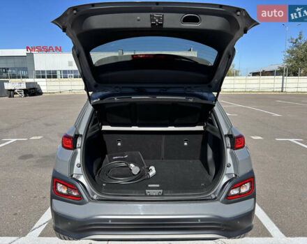 Серый Хендай Kona, объемом двигателя 0 л и пробегом 51 тыс. км за 15800 $, фото 17 на Automoto.ua