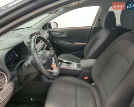 Серый Хендай Kona, объемом двигателя 0 л и пробегом 78 тыс. км за 15900 $, фото 36 на Automoto.ua