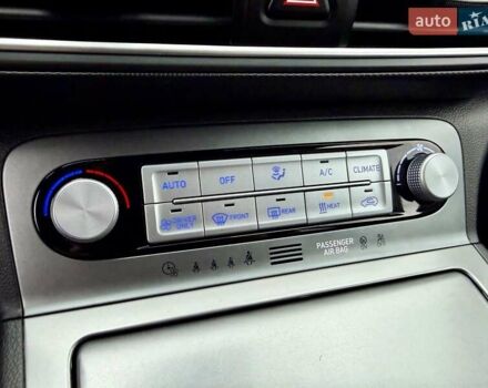 Серый Хендай Kona, объемом двигателя 0 л и пробегом 74 тыс. км за 15250 $, фото 60 на Automoto.ua