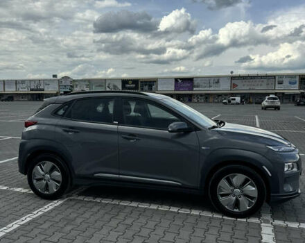 Серый Хендай Kona, объемом двигателя 0 л и пробегом 52 тыс. км за 16300 $, фото 4 на Automoto.ua
