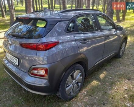 Серый Хендай Kona, объемом двигателя 0 л и пробегом 86 тыс. км за 15500 $, фото 3 на Automoto.ua