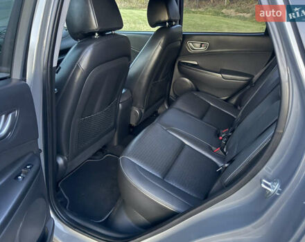 Сірий Хендай Kona, об'ємом двигуна 0 л та пробігом 63 тис. км за 18600 $, фото 18 на Automoto.ua