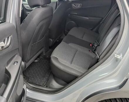 Сірий Хендай Kona, об'ємом двигуна 0 л та пробігом 55 тис. км за 14999 $, фото 14 на Automoto.ua