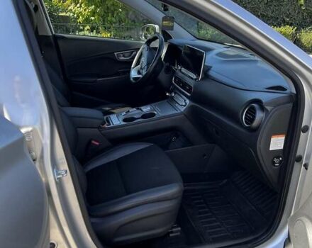 Серый Хендай Kona, объемом двигателя 0 л и пробегом 31 тыс. км за 20000 $, фото 5 на Automoto.ua