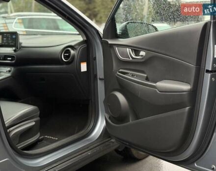 Сірий Хендай Kona, об'ємом двигуна 0 л та пробігом 61 тис. км за 17700 $, фото 60 на Automoto.ua