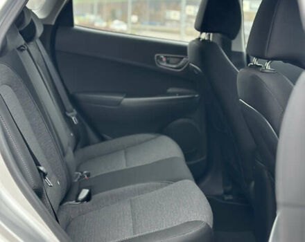 Серый Хендай Kona, объемом двигателя 0 л и пробегом 62 тыс. км за 18900 $, фото 31 на Automoto.ua