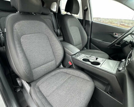 Серый Хендай Kona, объемом двигателя 0 л и пробегом 62 тыс. км за 18900 $, фото 34 на Automoto.ua