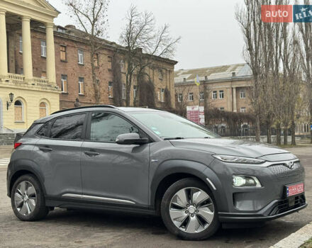Серый Хендай Kona, объемом двигателя 0 л и пробегом 136 тыс. км за 19300 $, фото 1 на Automoto.ua