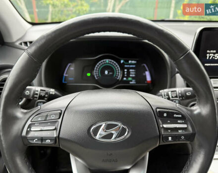Серый Хендай Kona, объемом двигателя 0 л и пробегом 60 тыс. км за 15555 $, фото 83 на Automoto.ua