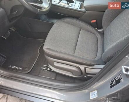 Серый Хендай Kona, объемом двигателя 0 л и пробегом 51 тыс. км за 16700 $, фото 16 на Automoto.ua