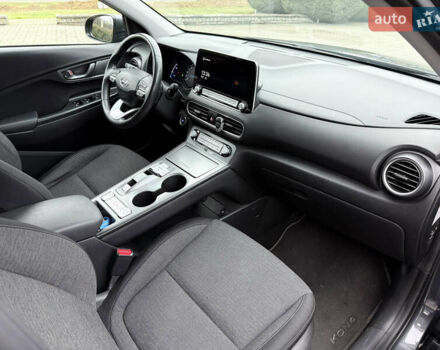 Серый Хендай Kona, объемом двигателя 0 л и пробегом 69 тыс. км за 15600 $, фото 16 на Automoto.ua