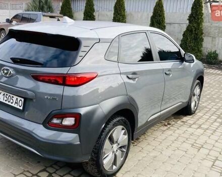 Серый Хендай Kona, объемом двигателя 0 л и пробегом 41 тыс. км за 18200 $, фото 5 на Automoto.ua