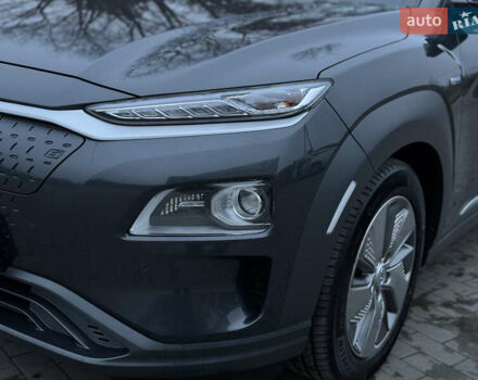 Серый Хендай Kona, объемом двигателя 0 л и пробегом 98 тыс. км за 18300 $, фото 23 на Automoto.ua