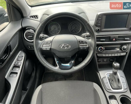 Серый Хендай Kona, объемом двигателя 1.6 л и пробегом 54 тыс. км за 20950 $, фото 32 на Automoto.ua