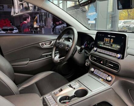 Серый Хендай Kona, объемом двигателя 64 л и пробегом 50 тыс. км за 23700 $, фото 18 на Automoto.ua