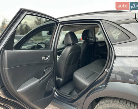 Сірий Хендай Kona, об'ємом двигуна 0 л та пробігом 61 тис. км за 18800 $, фото 25 на Automoto.ua