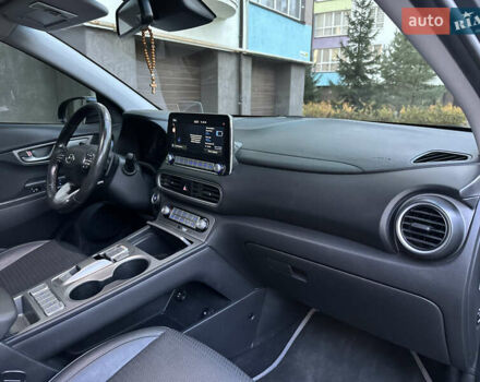 Серый Хендай Kona, объемом двигателя 0 л и пробегом 137 тыс. км за 17500 $, фото 82 на Automoto.ua