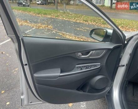 Серый Хендай Kona, объемом двигателя 0 л и пробегом 114 тыс. км за 17100 $, фото 21 на Automoto.ua