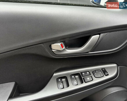 Сірий Хендай Kona, об'ємом двигуна 1.6 л та пробігом 32 тис. км за 18999 $, фото 12 на Automoto.ua