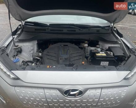 Серый Хендай Kona, объемом двигателя 0 л и пробегом 114 тыс. км за 17100 $, фото 49 на Automoto.ua