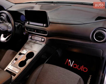 Серый Хендай Kona, объемом двигателя 0 л и пробегом 88 тыс. км за 20300 $, фото 44 на Automoto.ua