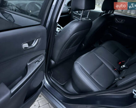 Серый Хендай Kona, объемом двигателя 0 л и пробегом 98 тыс. км за 18300 $, фото 5 на Automoto.ua