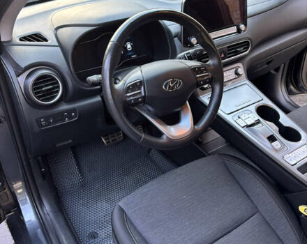 Серый Хендай Kona, объемом двигателя 0 л и пробегом 23 тыс. км за 16900 $, фото 22 на Automoto.ua