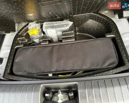 Серый Хендай Kona, объемом двигателя 0 л и пробегом 136 тыс. км за 16700 $, фото 50 на Automoto.ua