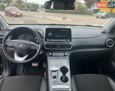 Серый Хендай Kona, объемом двигателя 0 л и пробегом 98 тыс. км за 17700 $, фото 5 на Automoto.ua