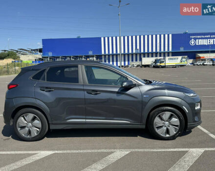 Серый Хендай Kona, объемом двигателя 0 л и пробегом 71 тыс. км за 16999 $, фото 4 на Automoto.ua