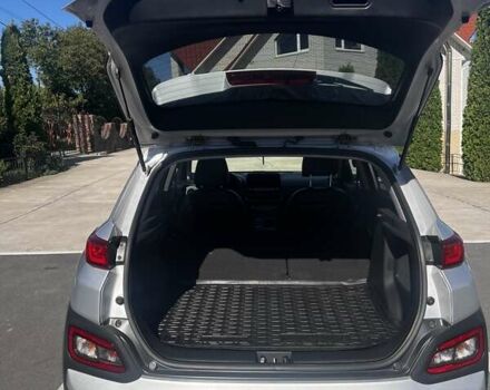 Серый Хендай Kona, объемом двигателя 0 л и пробегом 31 тыс. км за 20000 $, фото 13 на Automoto.ua