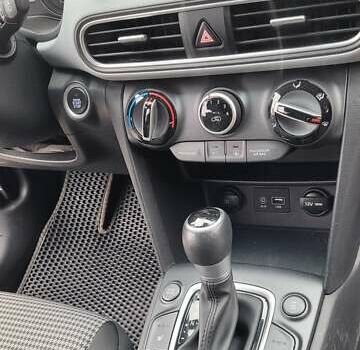 Сірий Хендай Kona, об'ємом двигуна 2 л та пробігом 59 тис. км за 15100 $, фото 16 на Automoto.ua