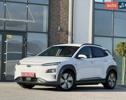 Серый Хендай Kona, объемом двигателя 0 л и пробегом 93 тыс. км за 17970 $, фото 3 на Automoto.ua