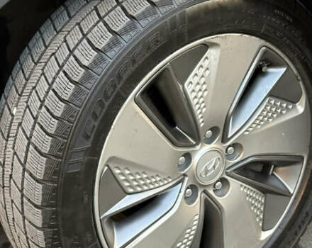 Сірий Хендай Kona, об'ємом двигуна 0 л та пробігом 137 тис. км за 16900 $, фото 10 на Automoto.ua